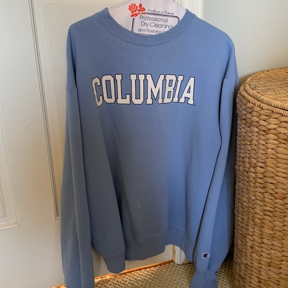 Columbia blue crew neck super flattering color